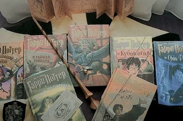 Хогвартс читает книги о Гарри Поттере