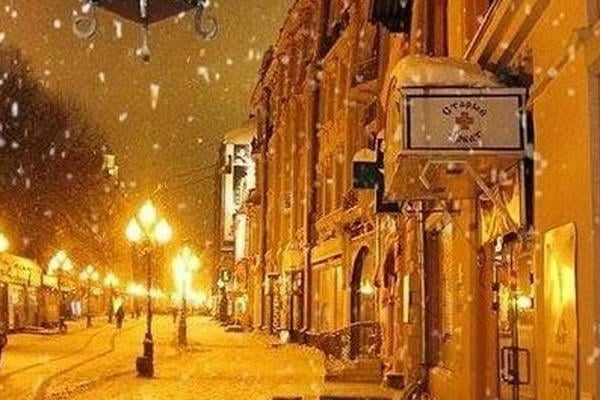 Два ёлочных шарика и три Рождества
