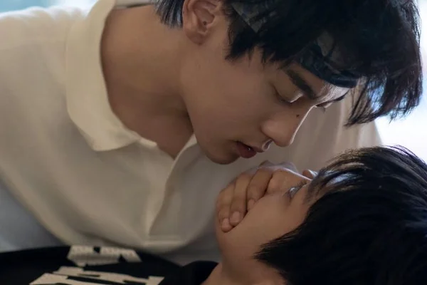 Жоғарыдан немересі бар секс атасы