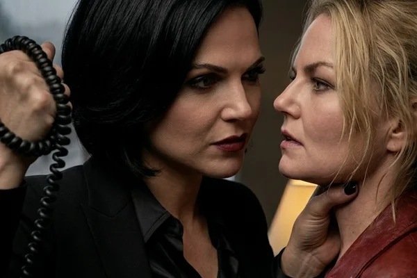 What Regina Wants (Всё, чего желает Реджина)
